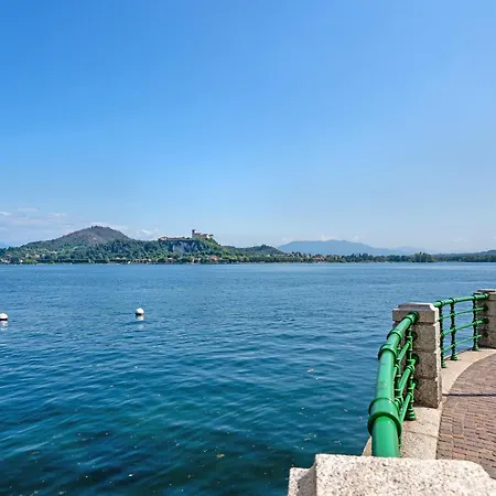 Nel Cuore Di Arona- Via Pertossi Apartment